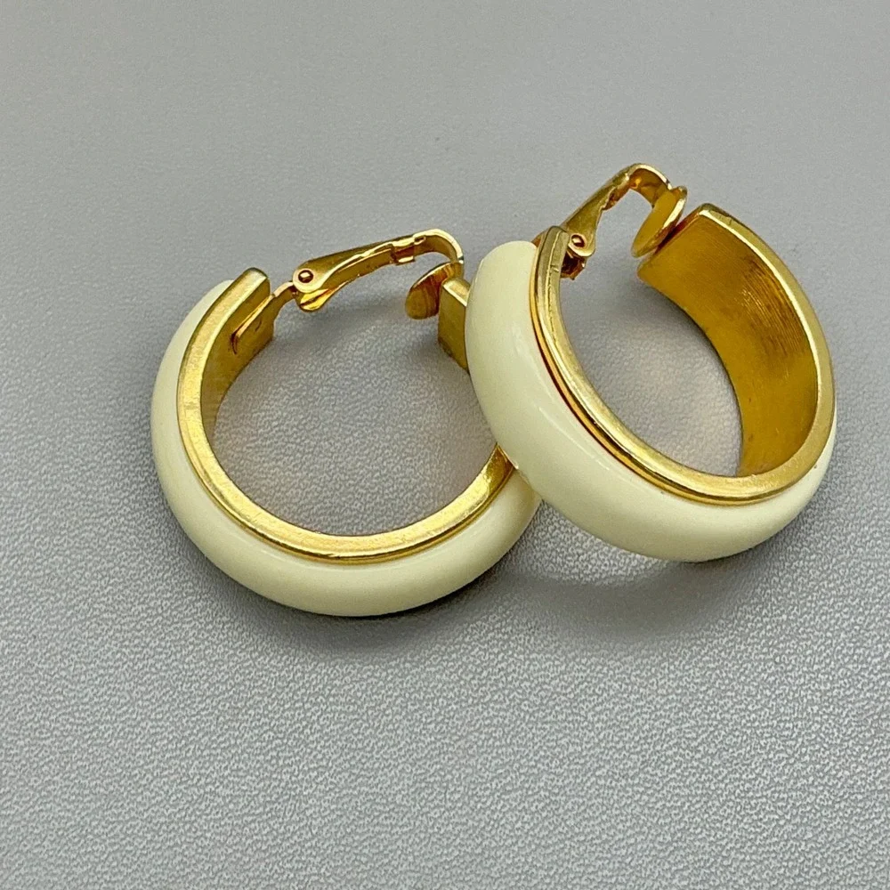 Vintage Avon Earrings Off White Enamel Gold Tone Hoop Clip On 1.5